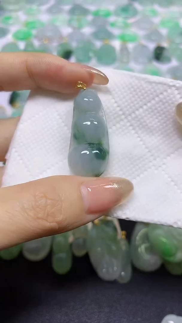 颈饰18K金镶嵌翡翠A货