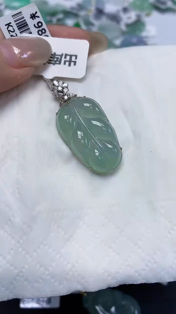 翡翠18K金镶嵌颈饰天然缅甸翡翠A货