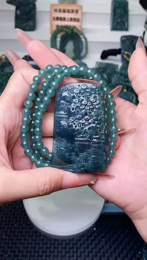 颈饰未镶嵌翡翠