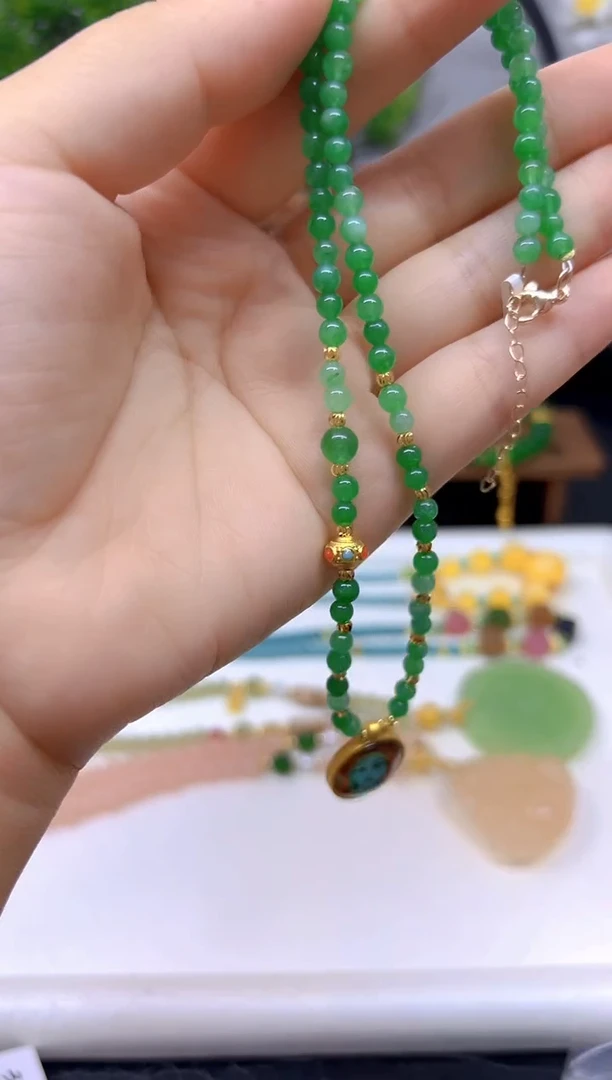 翡翠未镶嵌颈饰X726