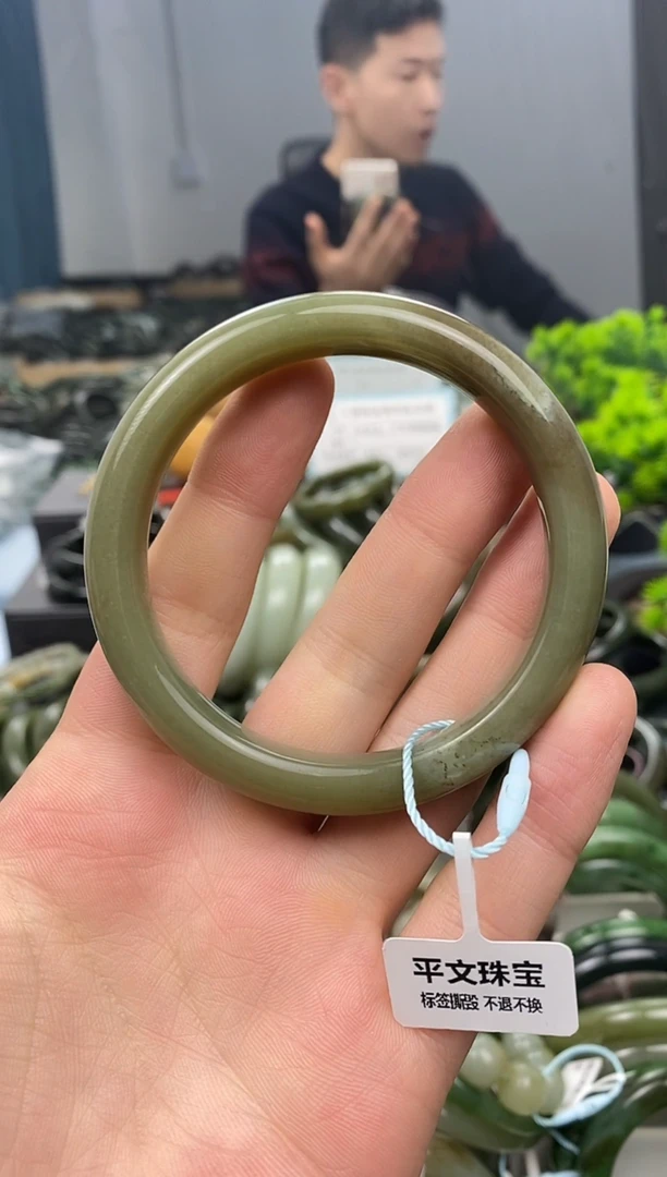 未镶嵌手镯和田玉60