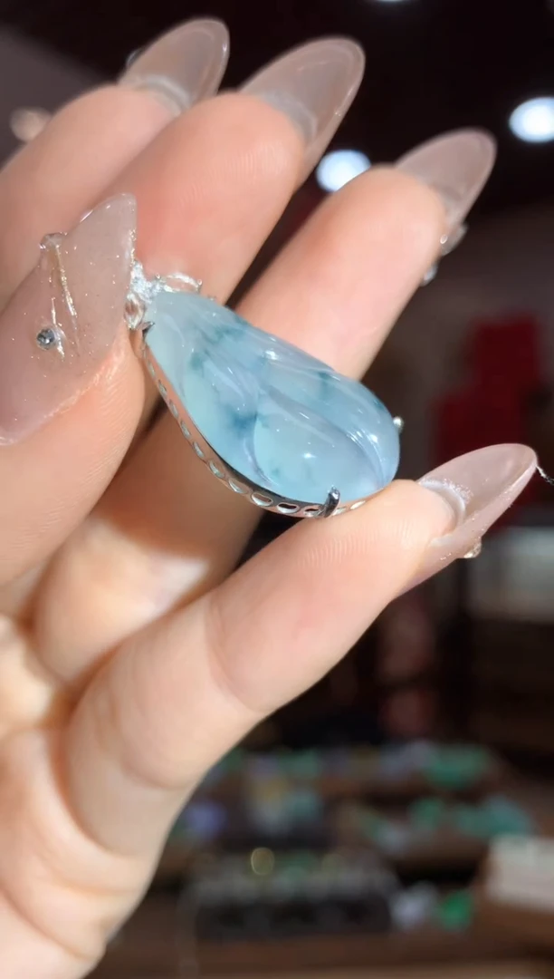 【闪购商品】翡翠吊坠(不含链)18K金镶嵌叶子