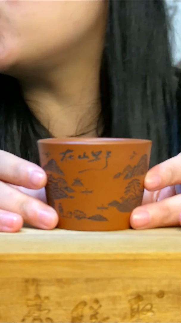 紫砂茶碗在山野刻绘主人杯