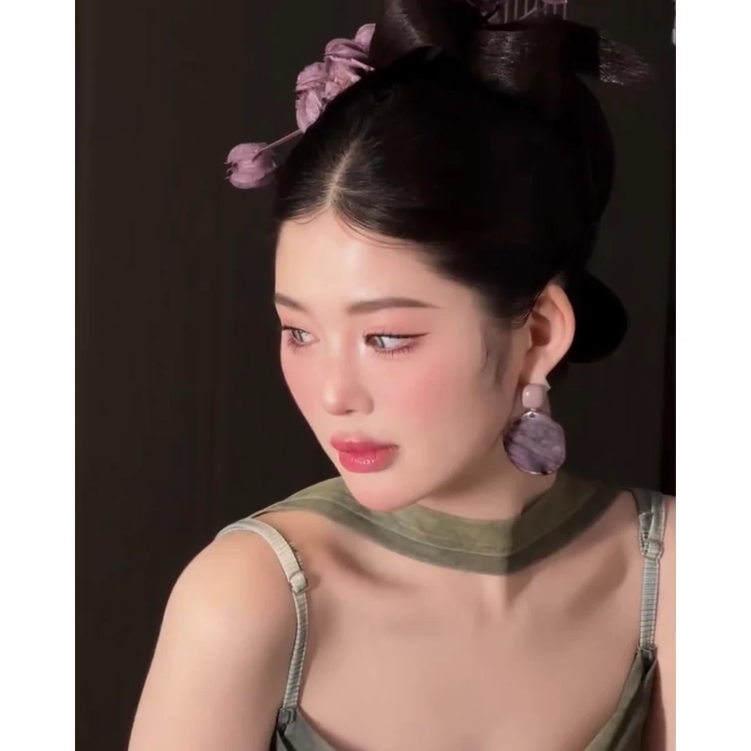 小葡萄紫色晨袍发饰