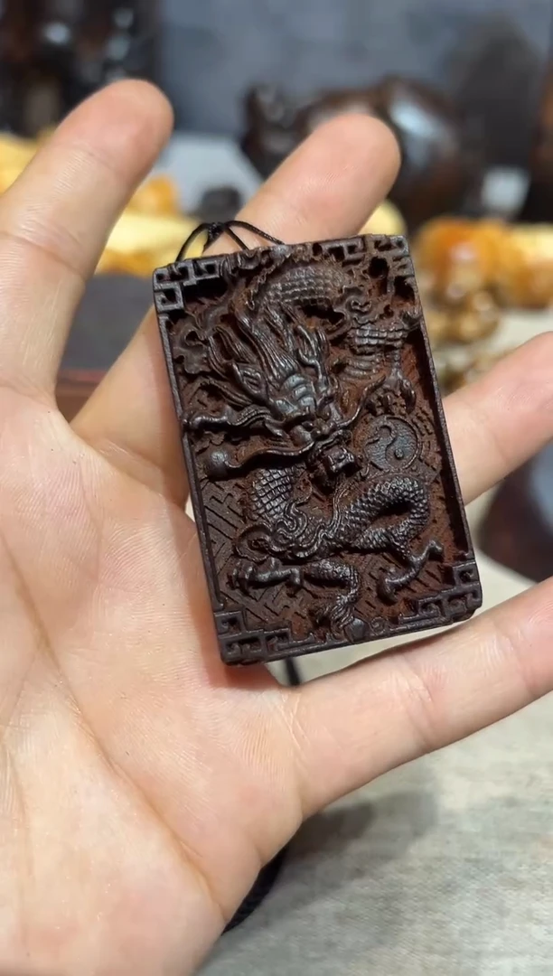 檀香紫檀（小叶紫檀）小叶紫檀精工雕刻摆件