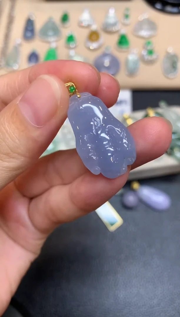 颈饰18K金镶嵌翡翠佛手瓜【无服务费【48小时鉴赏期】