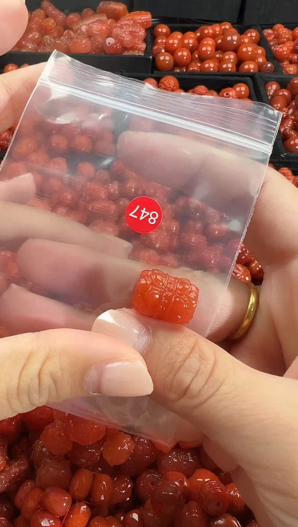 颈饰未镶嵌南红玛瑙1