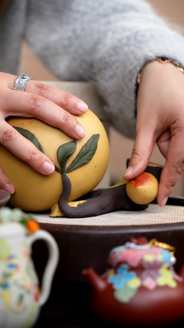 茶壶紫砂黄金段超大寿桃摆件（配锦盒）