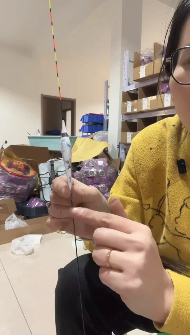 60厘米电子漂1.8克硬尾。 4.0克软尾。发3支备注克数