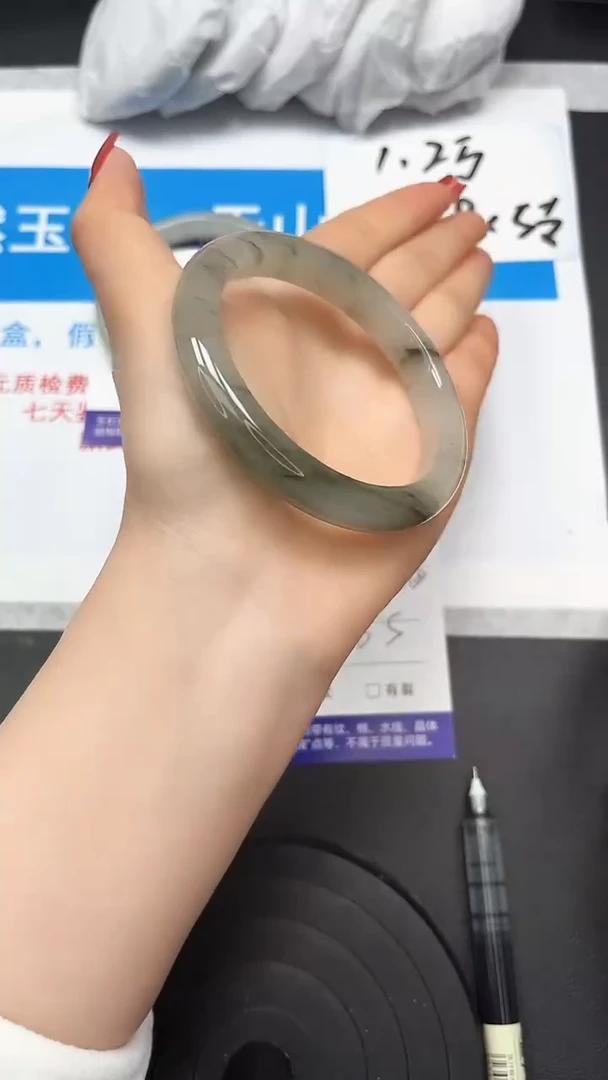 【闪购商品】石英质玉手镯未镶嵌191