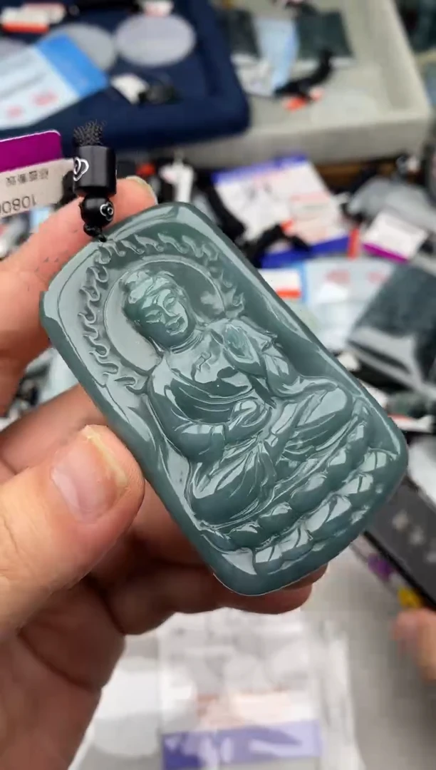 翡翠未镶嵌颈饰多样性发其一