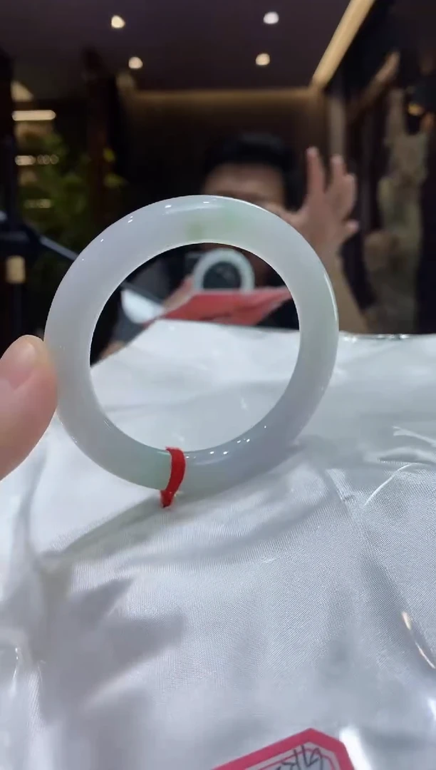 翡翠手镯未镶嵌14号 圈口54圆条