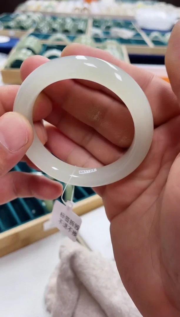 未镶嵌手镯和田玉ℳ****和田玉手镯