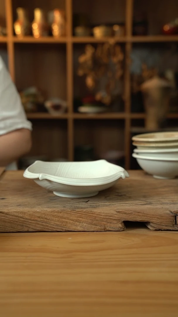 白色系列的8英寸刻刀四角盘1个