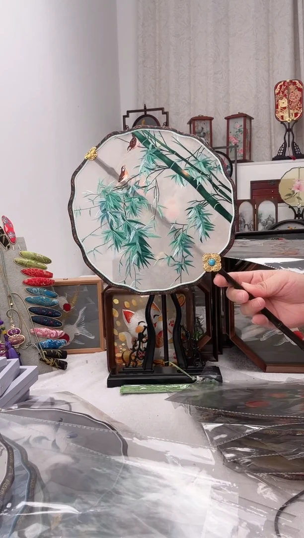 扇子苏绣作品手工团扇