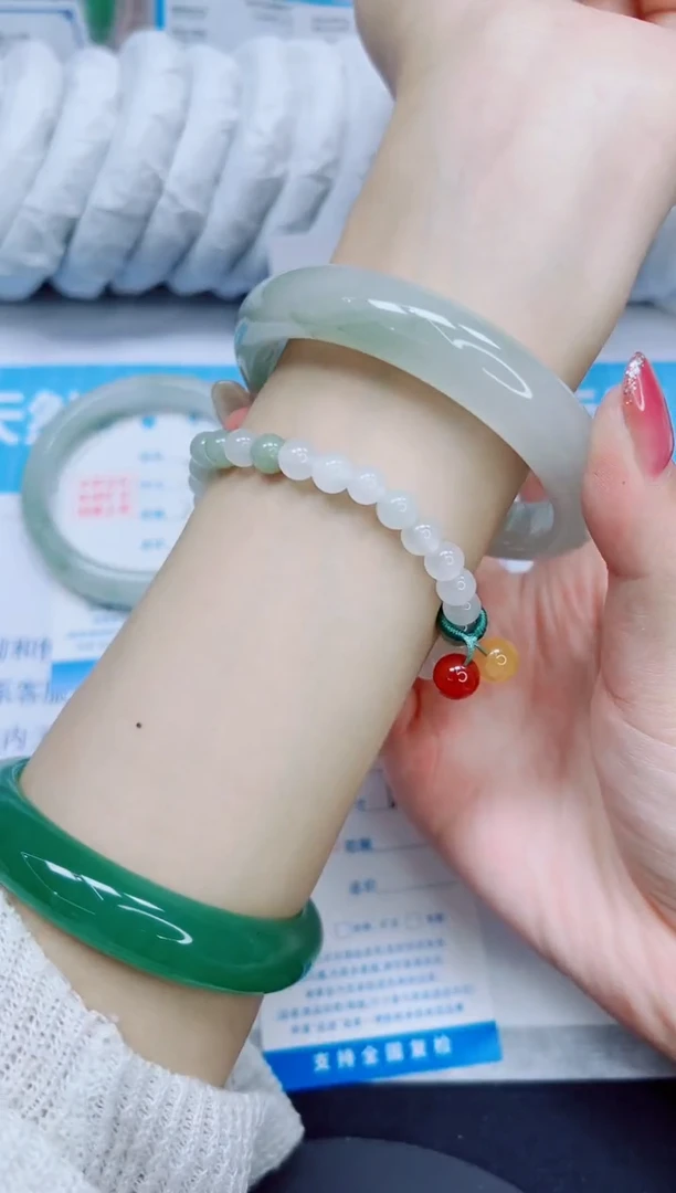 石英质玉手镯未镶嵌72/60.5