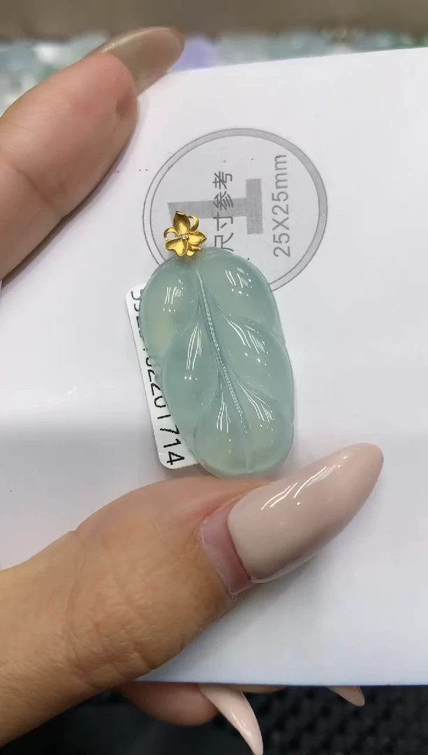 颈饰18K金镶嵌翡翠111111111111