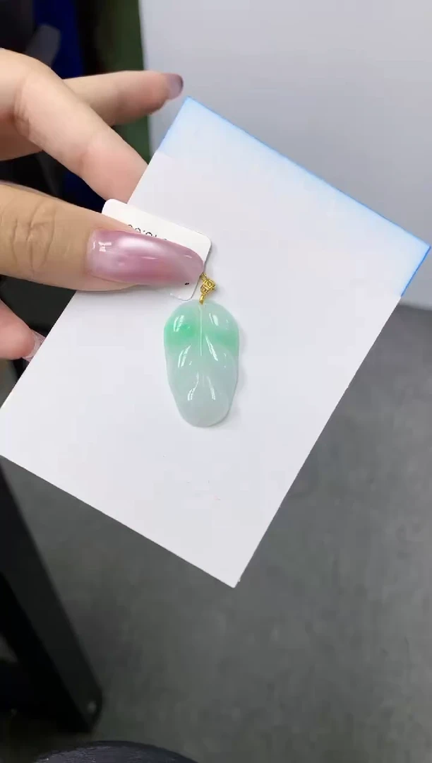 翡翠18K金镶嵌颈饰111111111