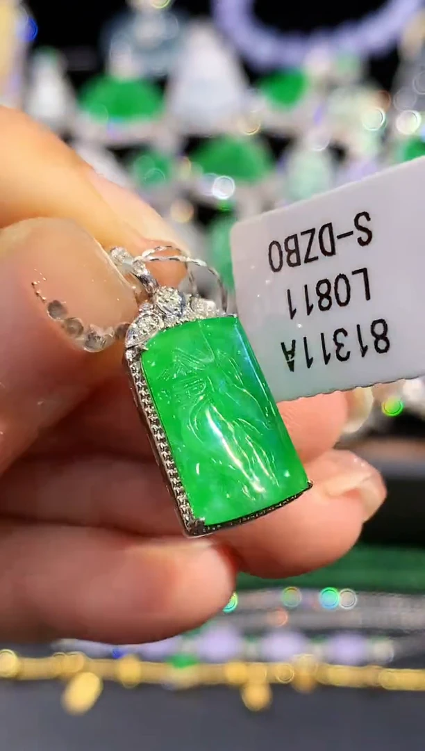 吊坠(不含链)18K金镶嵌翡翠L0811多样性发其一