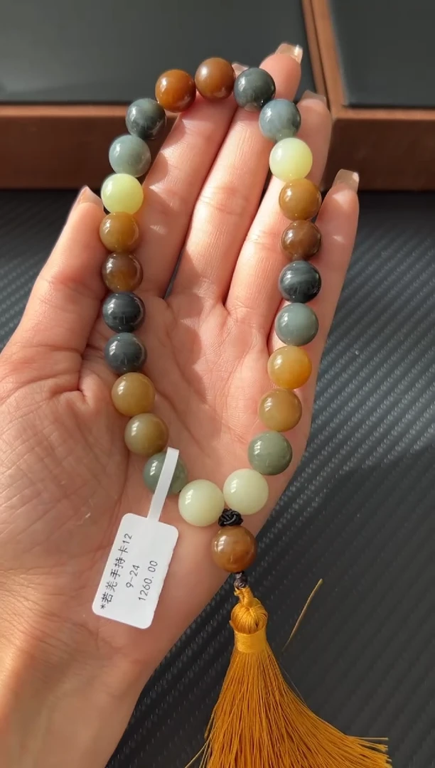 未镶嵌手串和田玉若羌微色差卡12手持J