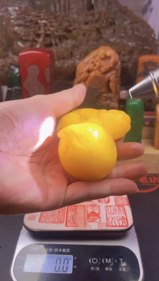 【闪购商品】寿山石印石鸡油黄貔貅抱球