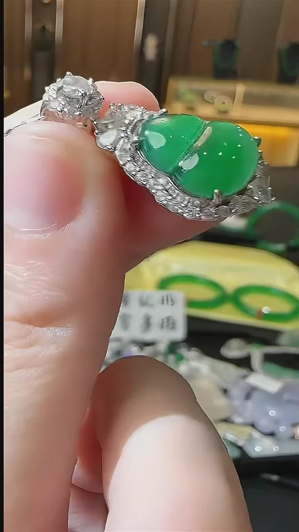 颈饰银S925镶嵌翡翠绿葫芦吊坠