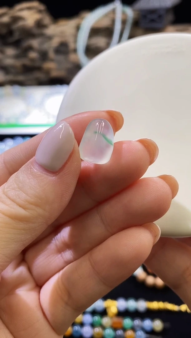 未镶嵌挂件翡翠飘绿花随型