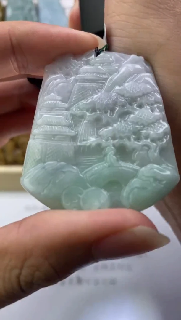 翡翠未镶嵌颈饰今***了天然翡翠