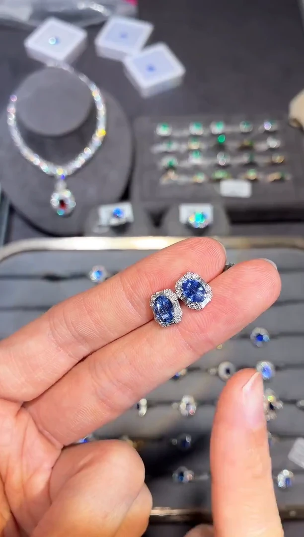 耳钉蓝宝石18K金镶嵌【闪购】1.9ct/七天鉴赏
