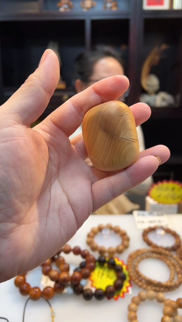 崖柏小手把件有黑油线老裂