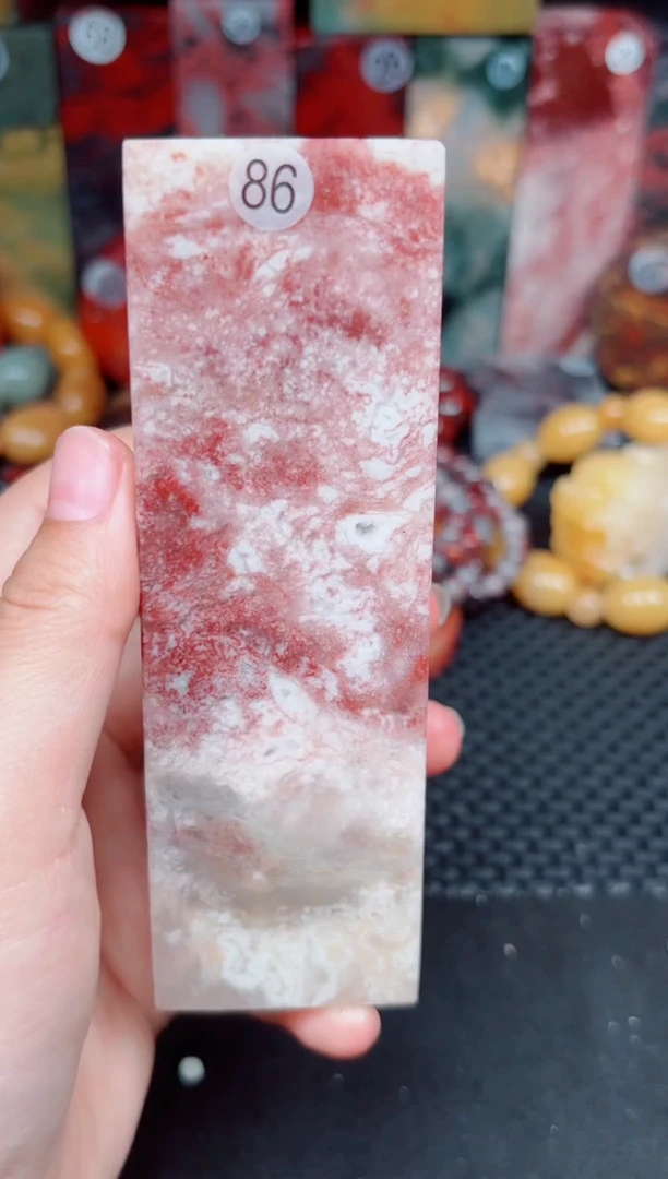 玉石编号86桂林鸡血玉印章摆件3.8*3.8*10.9