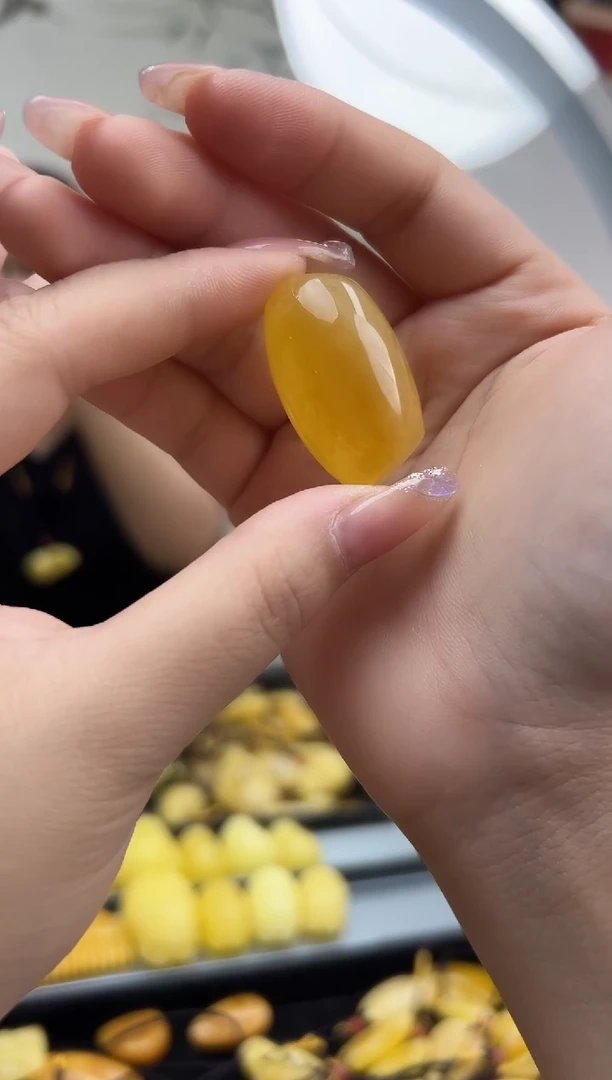 未镶嵌蜜蜡裸石琥珀蜜蜡吊坠