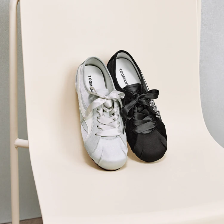 Toomanyshoes女鞋飞奔向你复古平底芭蕾舞鞋型丝绸鞋带银色德训鞋