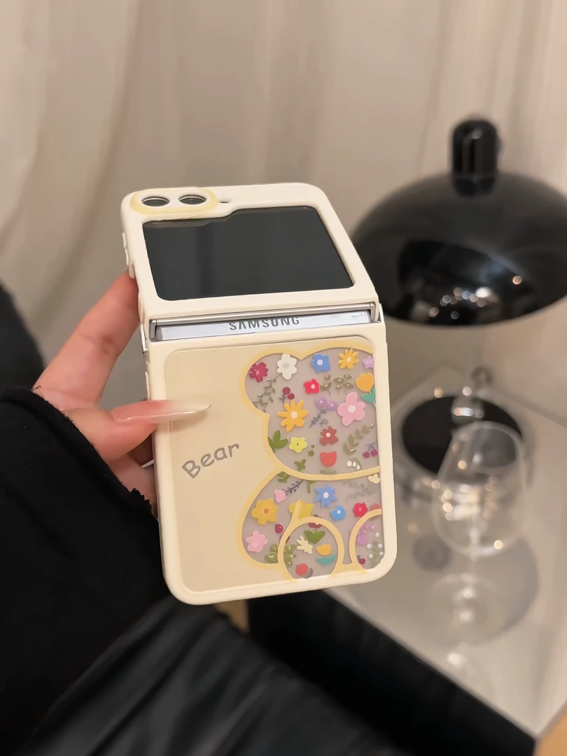 （三星zflip5系列）碎花小熊折叠奶油适用三星Galaxyzflip6手机壳女