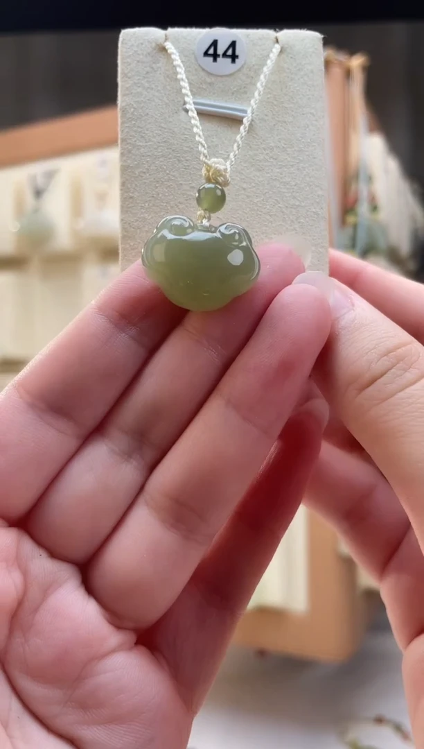 和田玉未镶嵌颈饰一****✨小胖锁