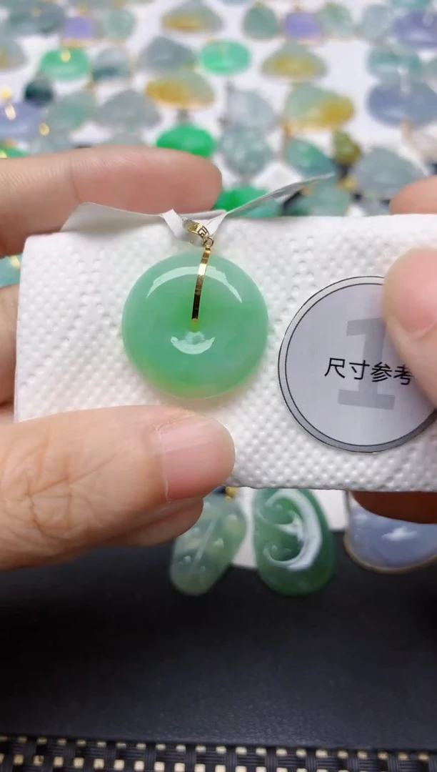 翡翠18K金镶嵌颈饰天然缅甸A货翡翠