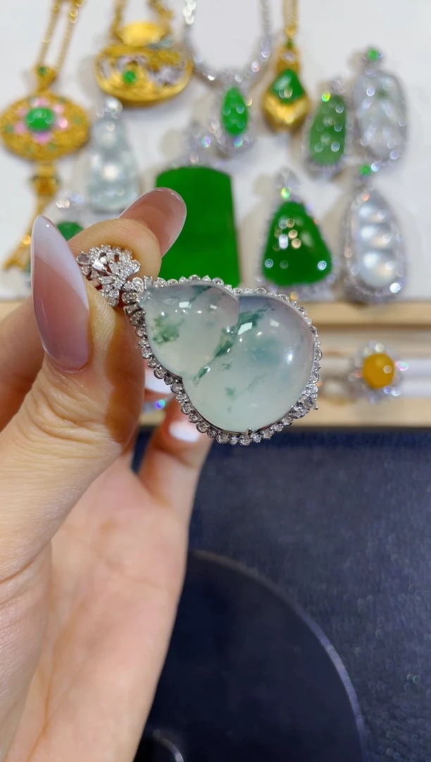 吊坠(不含链)18K金镶嵌翡翠团购2