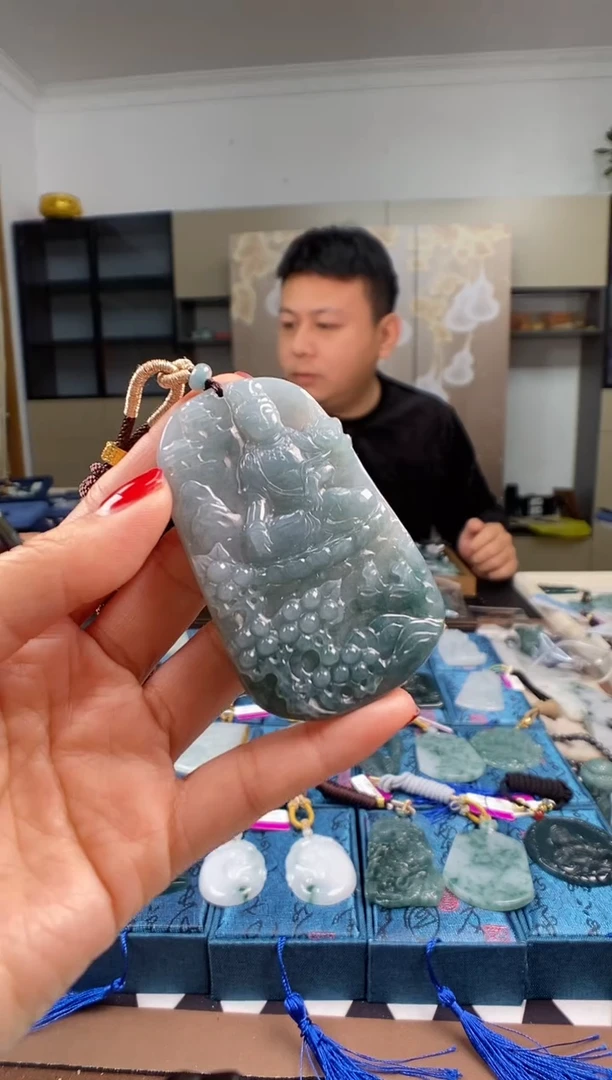 颈饰未镶嵌翡翠 多样性发其一