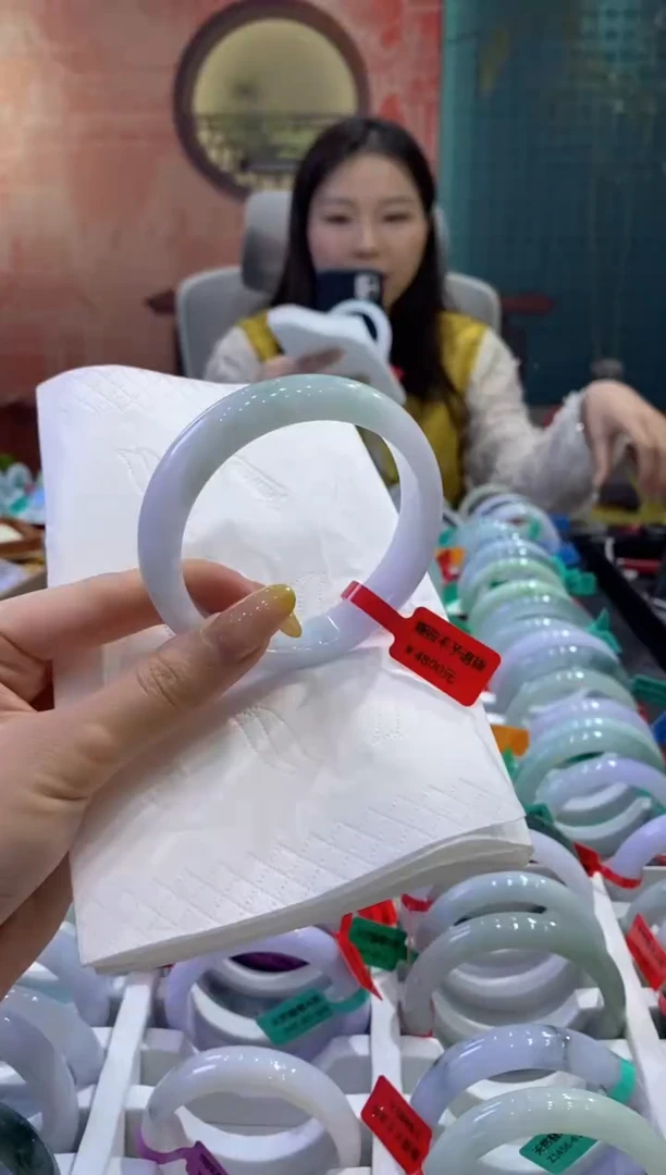 翡翠手镯未镶嵌多人19412