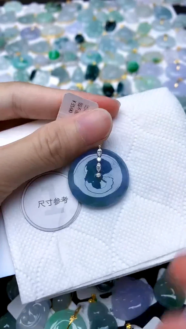 颈饰18K金镶嵌翡翠天然A货翡翠