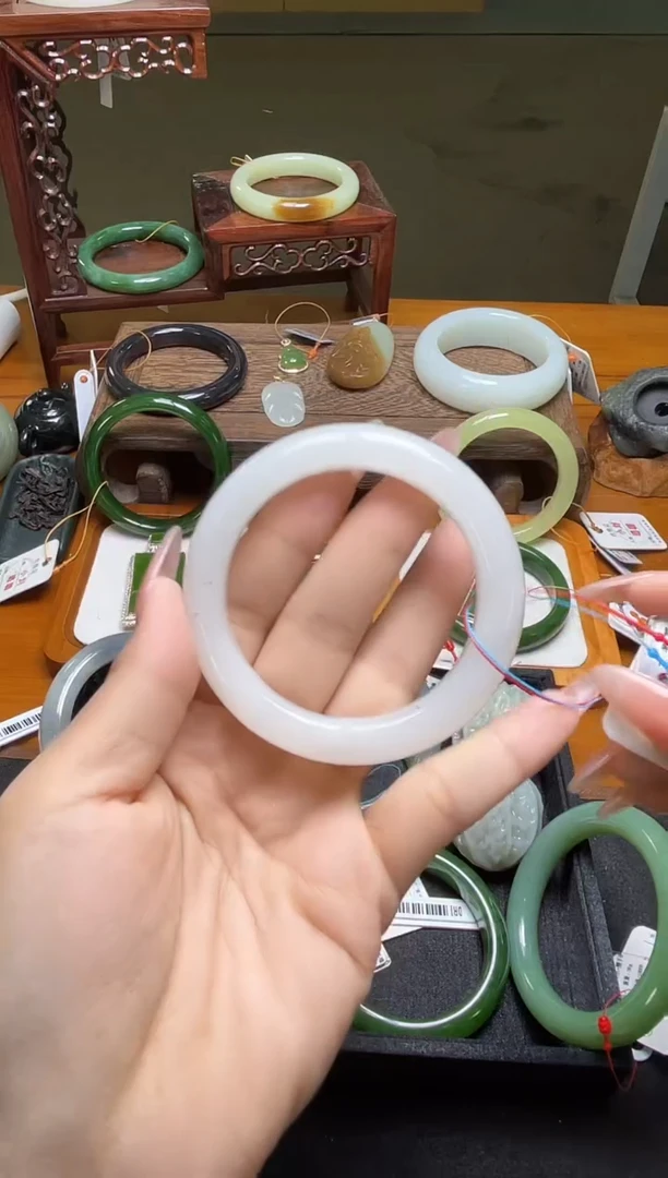 未镶嵌手镯和田玉黑山料 54圈