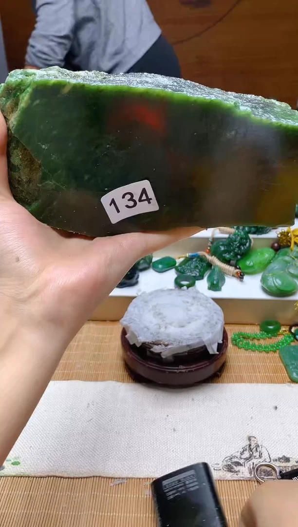未镶嵌和田玉（碧玉）珠宝半成品1