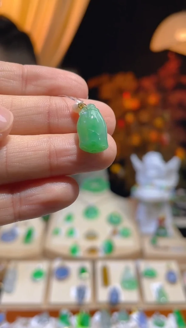 【闪购商品】翡翠颈饰18K金镶嵌假一赔三