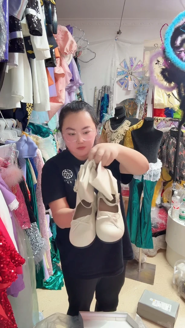 858    31码 32码    2双
