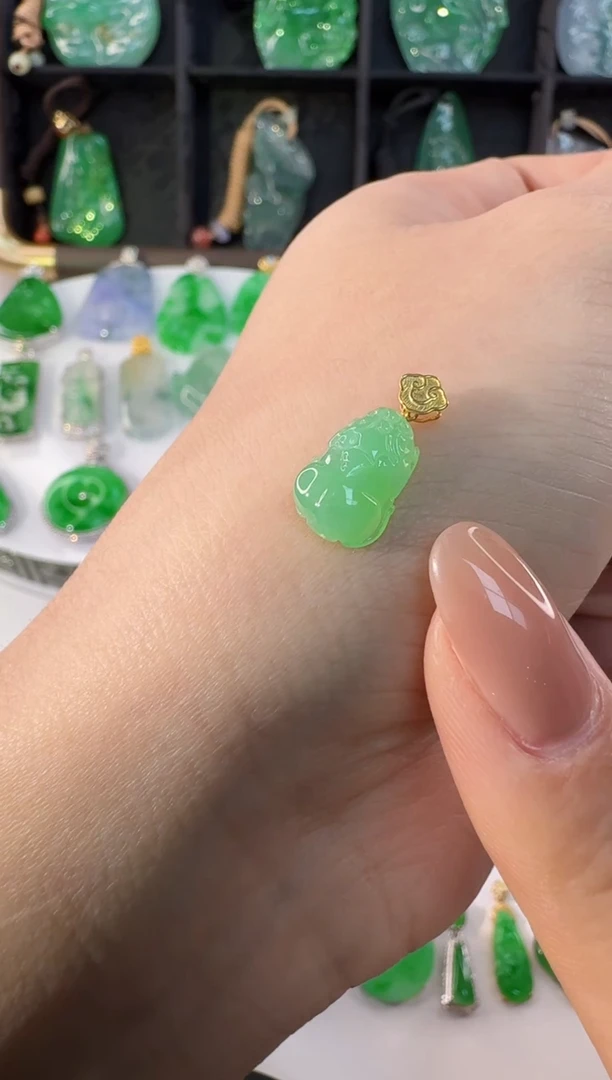 颈饰18K金镶嵌翡翠缅甸A货翡翠