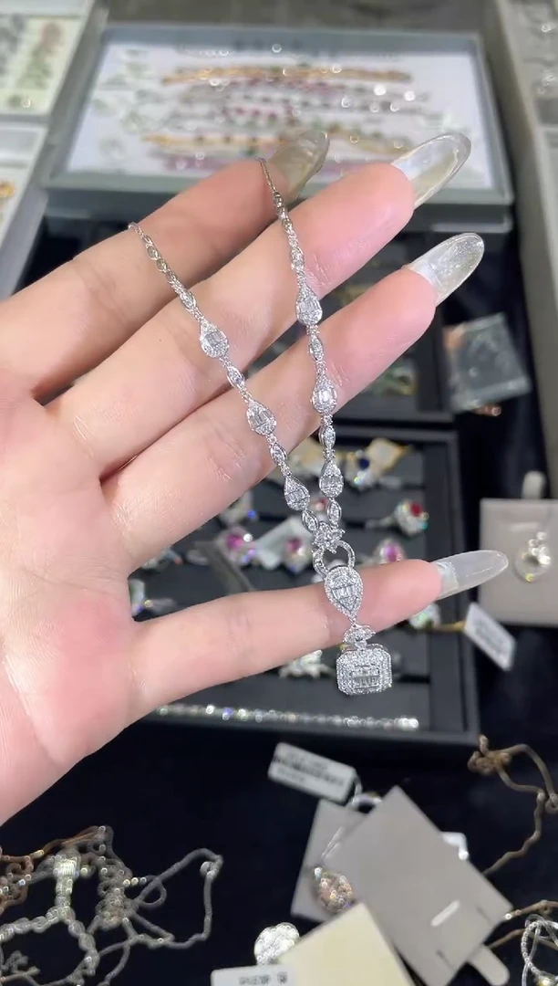 18K金镶嵌项链钻石项链YT