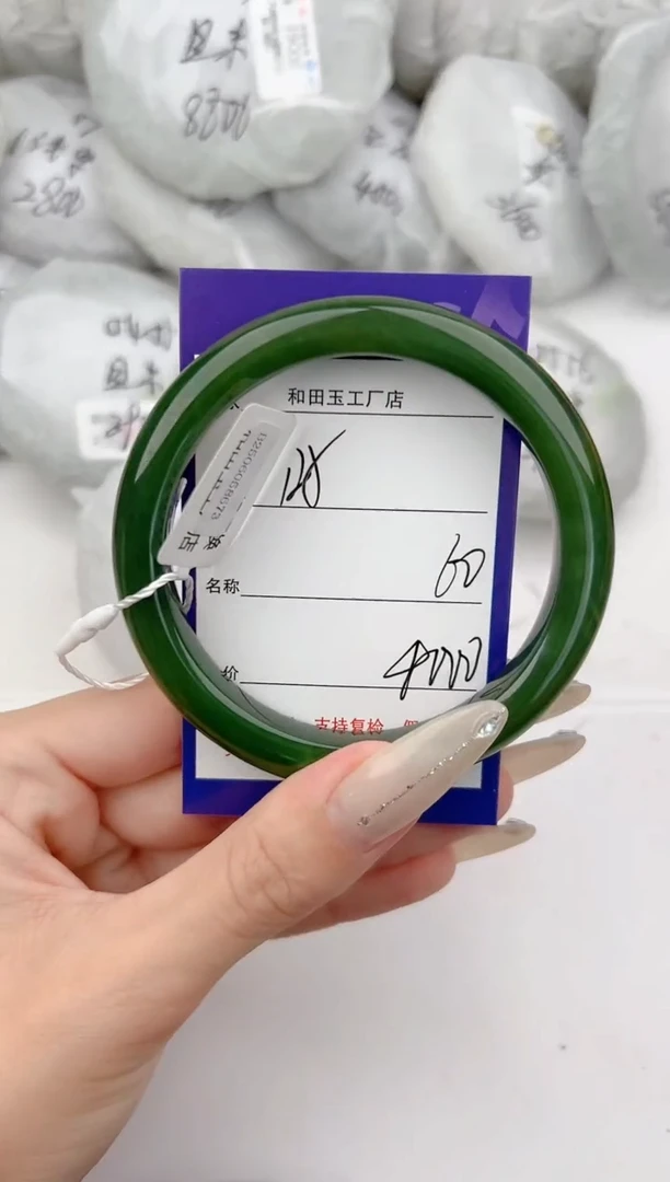 和田玉手镯未镶嵌125颜色微差无瑕疵