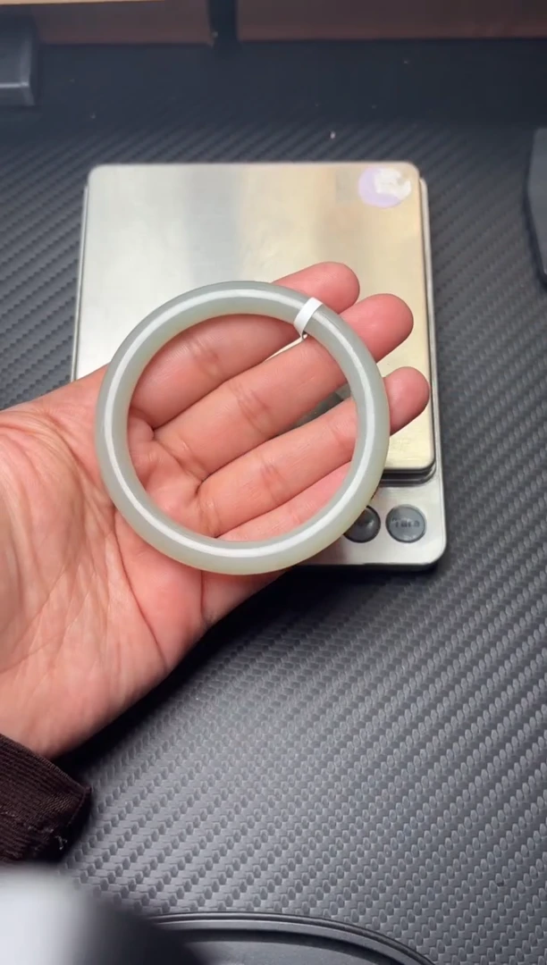 未镶嵌手镯和田玉且末微色差近矿56