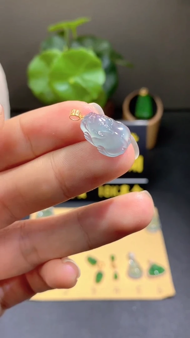 颈饰18K金镶嵌翡翠翡翠A货