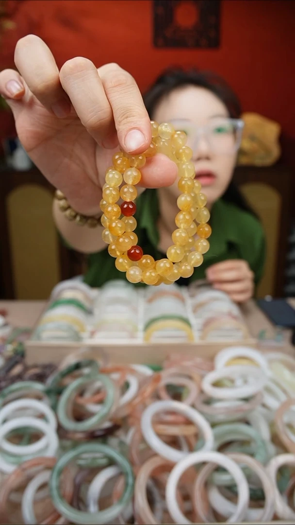 石英质玉手镯未镶嵌鸿运当头浅黄